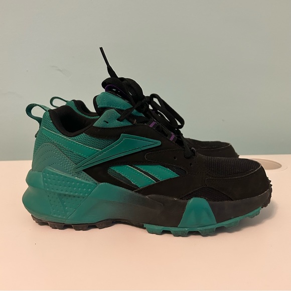 Reebok Aztrek US 8.5 - Picture 1 of 2